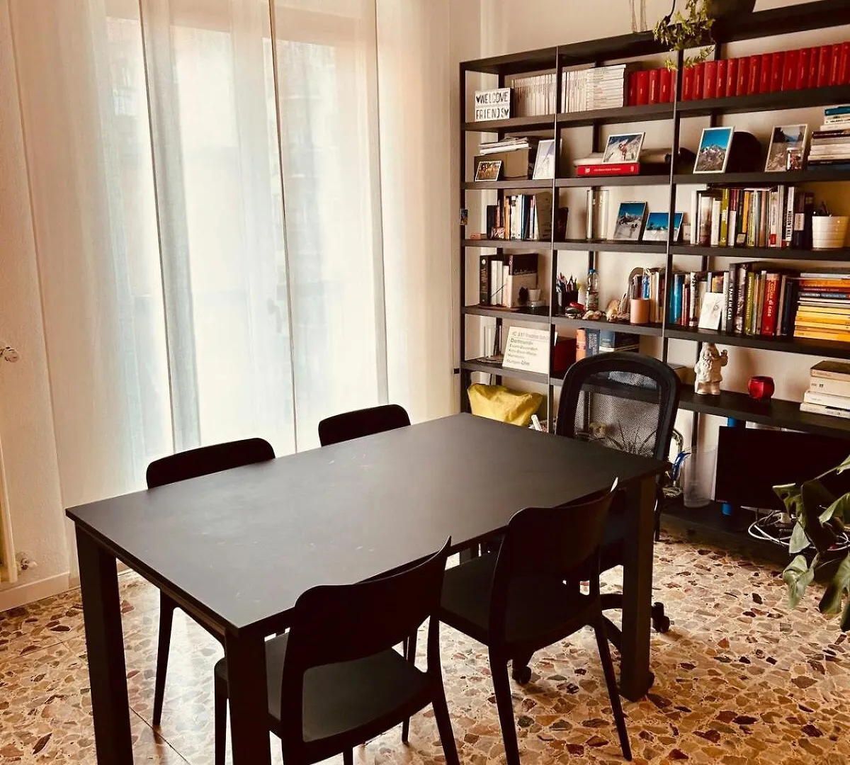 Cozy Apartment In Nw Mediolan 0*,  Włochy